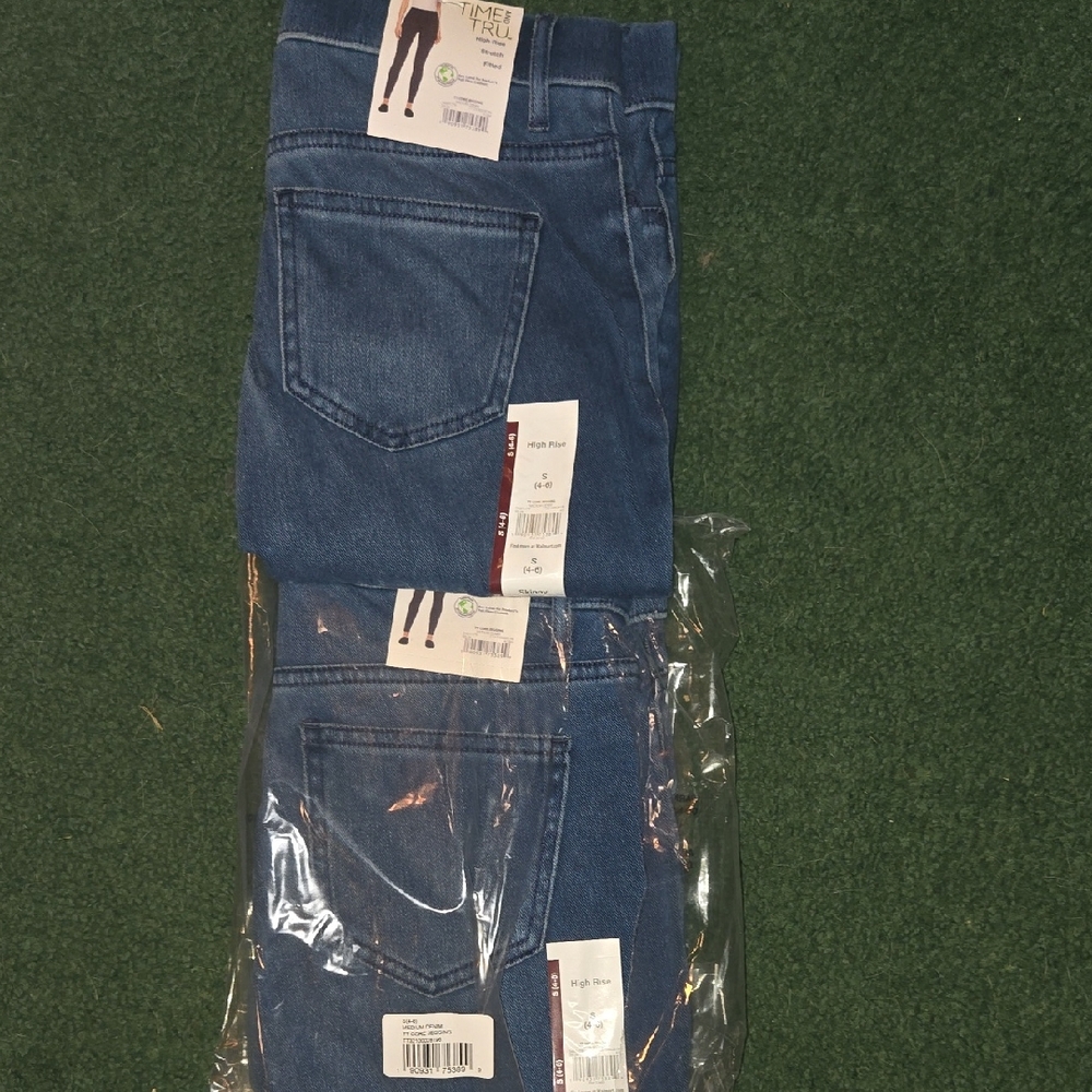 Time and Tru Men's Slim Straight Blue Jeans